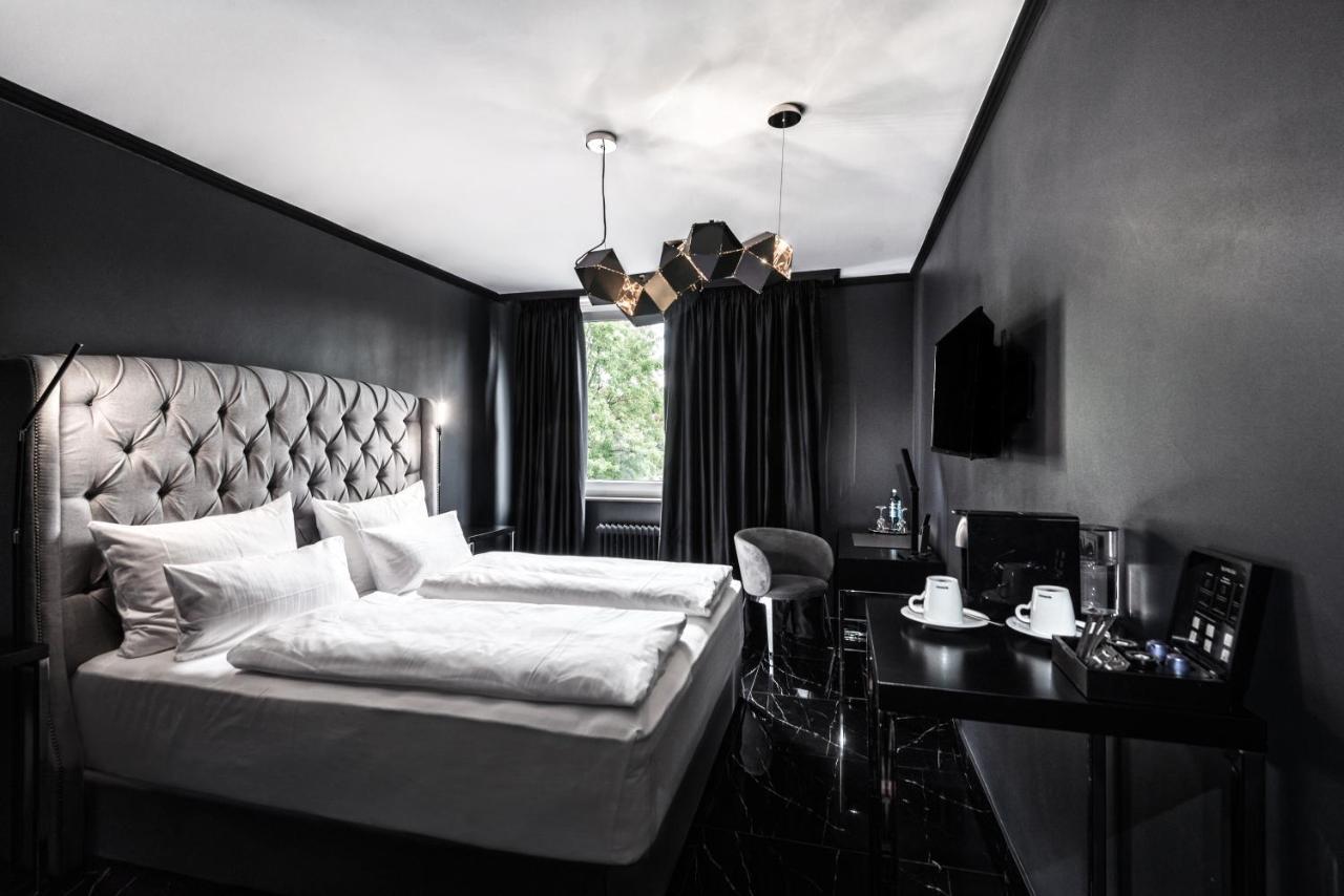 Hotel Black