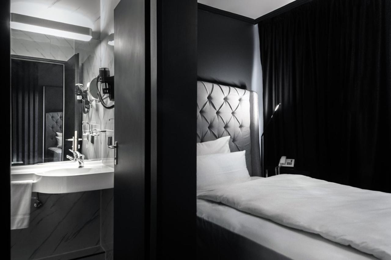 Black 3*