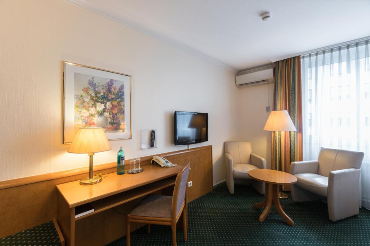 Black Hotel
