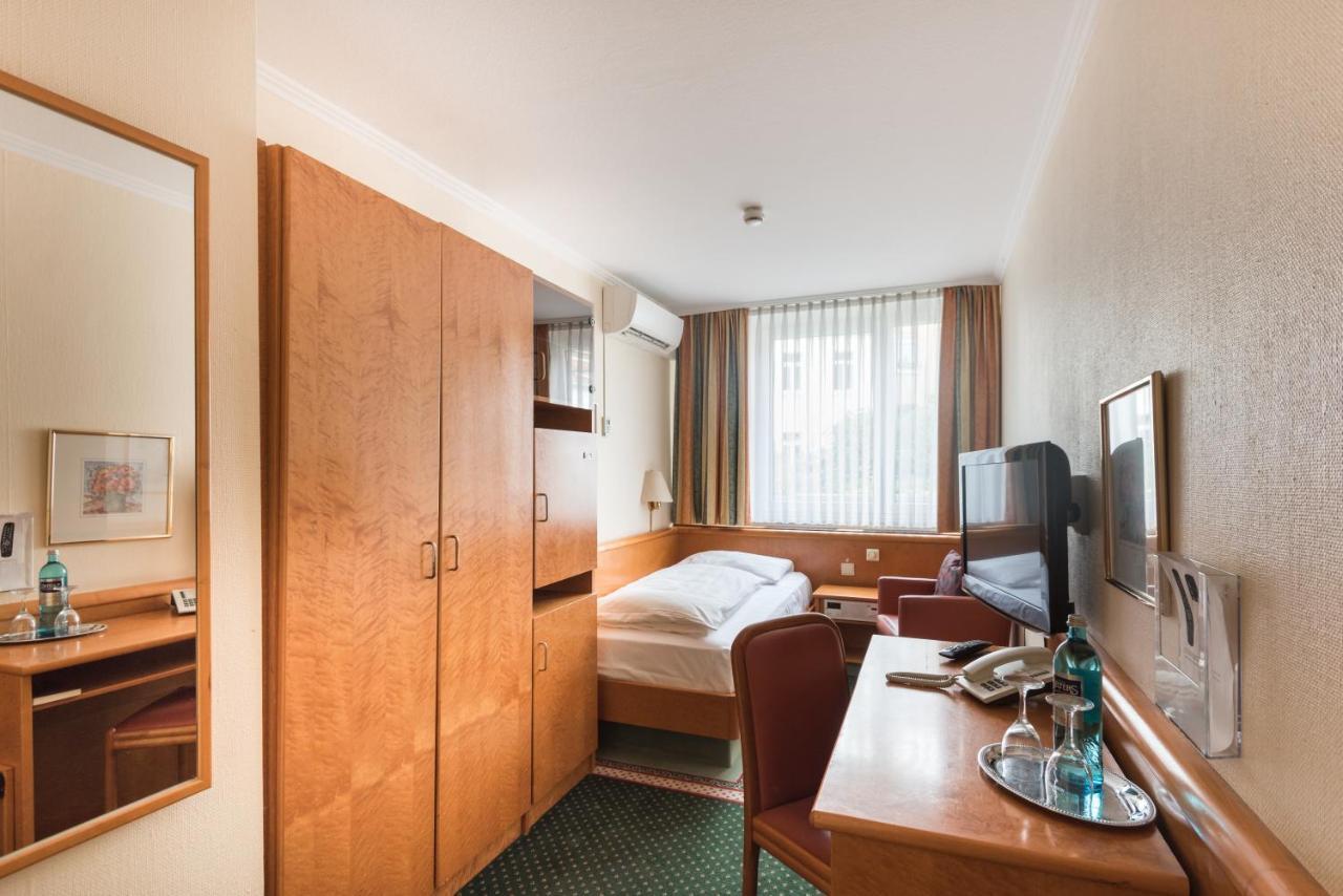 Black Hotel 3*